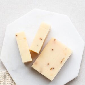 สบู่สมุนไพรน้ำผึ้งผสมดอกไม้แห้ง