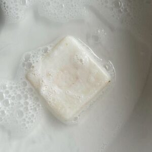 สบู่กลีเซอรีนใสสีขาว กลิ่นหอมอ่อน