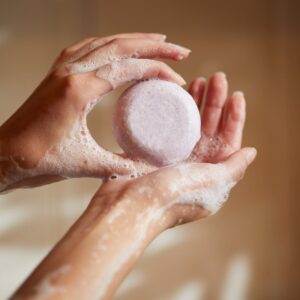 สบู่สีชมพูอ่อนใสเนียน กลิ่นหอมกุหลาบ