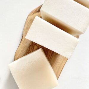 สบู่น้ำมันมะพร้าวออร์แกนิค ก้อนเหลี่ยมสีขาวครีม